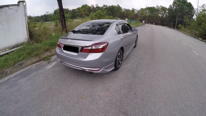 Cần bán gấp xe Honda Accord 2.4L màu bạc model 2017 nhập khẩu