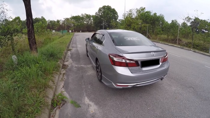 Cần bán gấp xe Honda Accord 2.4L màu bạc model 2017 nhập khẩu