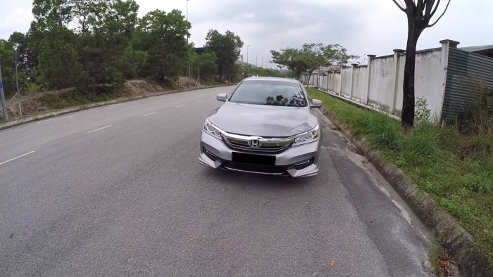 Cần bán gấp xe Honda Accord 2.4L màu bạc model 2017 nhập khẩu