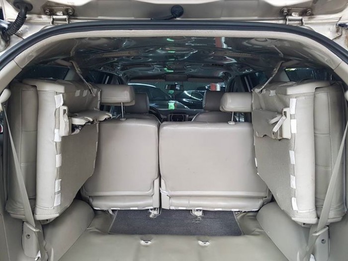 Nhà cần bán xe Innova G 2014 màu vàng số tự động xe đẹp nguyên zin