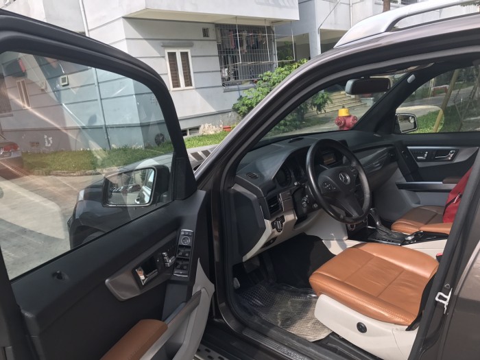 Cần bán xe Mercedes GLK 300 4Matic 2011 màu nâu nhà ít đi