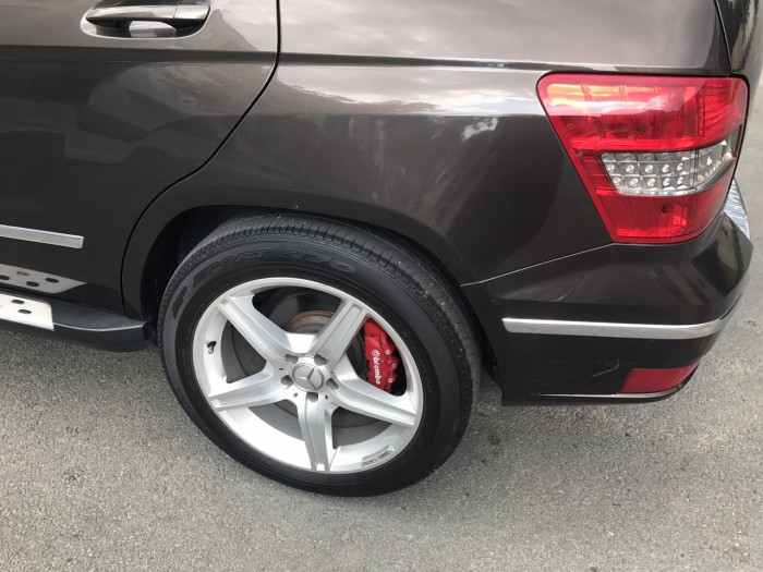 Cần bán xe Mercedes GLK 300 4Matic 2011 màu nâu nhà ít đi