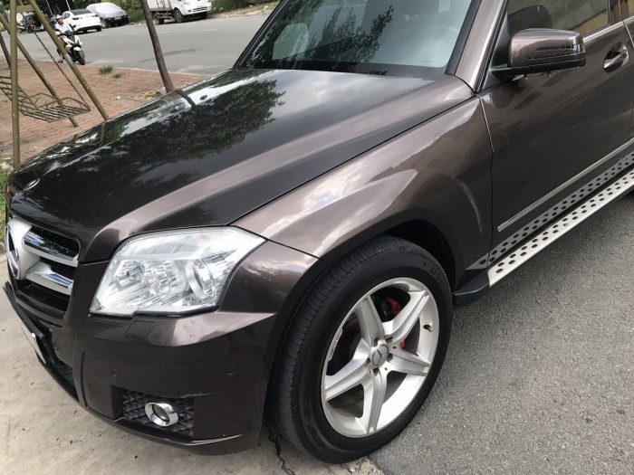 Cần bán xe Mercedes GLK 300 4Matic 2011 màu nâu nhà ít đi