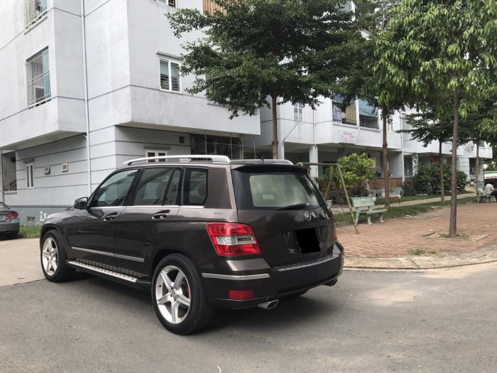 Cần bán xe Mercedes GLK 300 4Matic 2011 màu nâu nhà ít đi