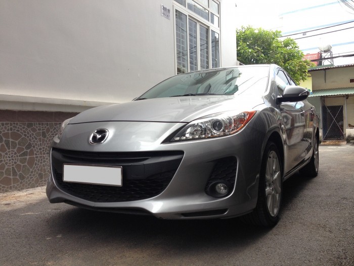 Nhà mình cần bán xe Mazda 3 sedan 2015 số tự động màu bạc