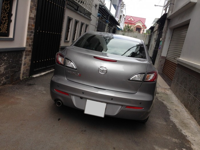 Nhà mình cần bán xe Mazda 3 sedan 2015 số tự động màu bạc