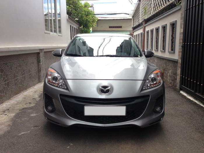 Nhà mình cần bán xe Mazda 3 sedan 2015 số tự động màu bạc