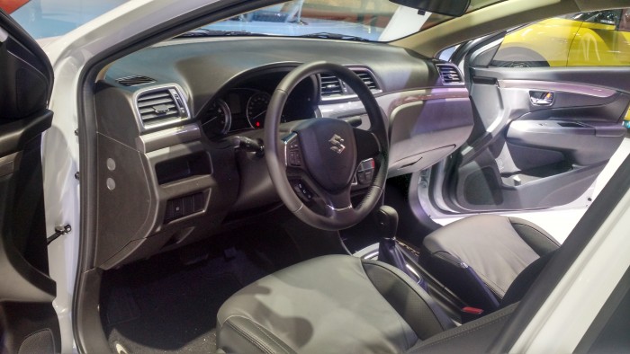 Ô tô Suzuki Ciaz 5 chỗ ưu đãi KHỦNG Tháng 09/17