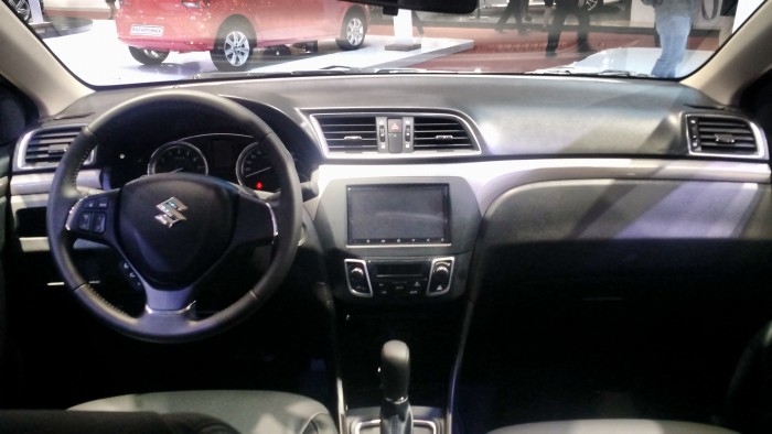 Ô tô Suzuki Ciaz 5 chỗ ưu đãi KHỦNG Tháng 09/17