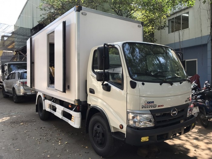 Chuyên bán xe Dutro thùng đông lạnh 5 tấn giá rẻ