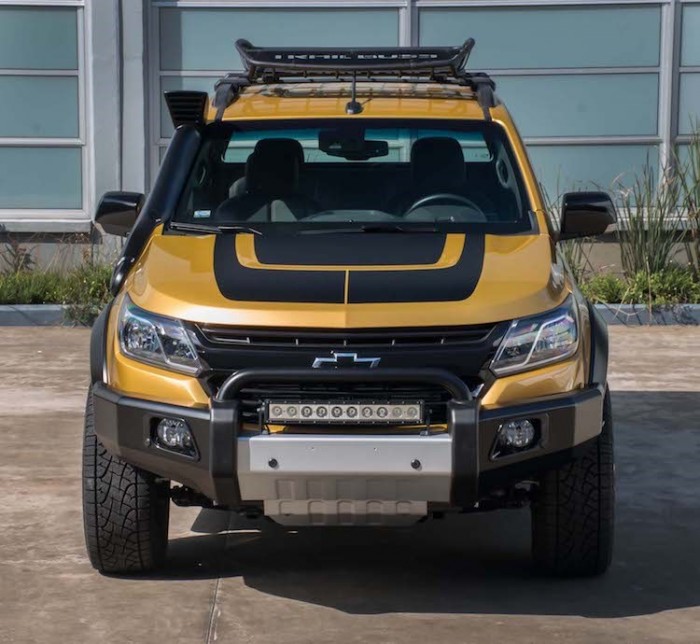 CHEVROLET COLORADO LH ngay tặng lót thùng