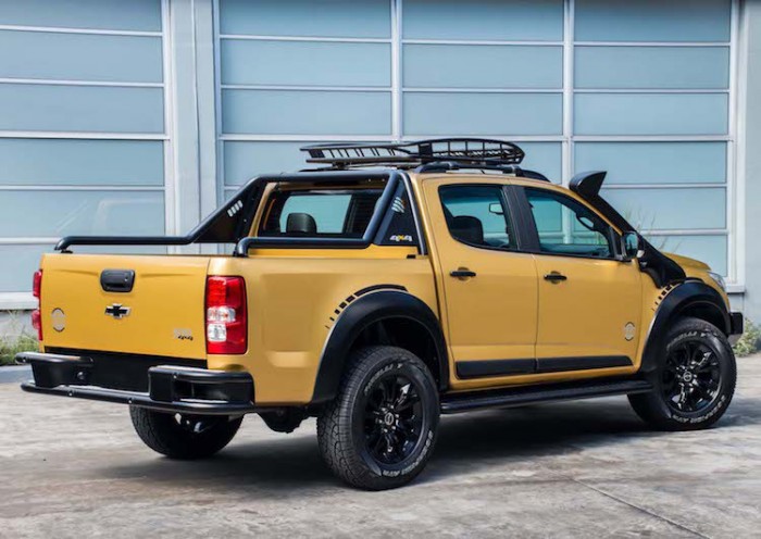 CHEVROLET COLORADO LH ngay tặng lót thùng