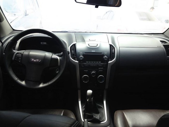 Cần bán gấp xe Isuzu Dmax LS 2014 số sàn máy dầu tiết kiệm