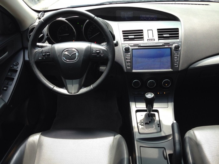 Cần bán xe Mazda 3s sedan 2015 số tự động màu bạc zin