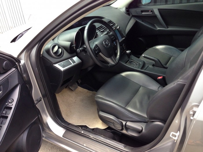 Cần bán xe Mazda 3s sedan 2015 số tự động màu bạc zin