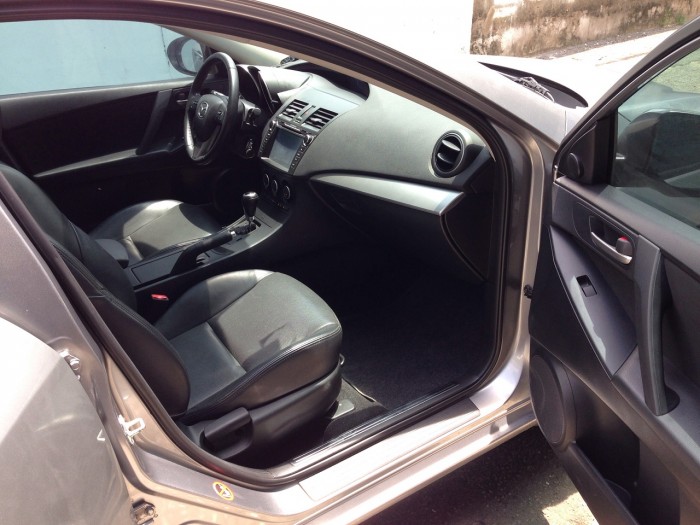 Cần bán xe Mazda 3s sedan 2015 số tự động màu bạc zin