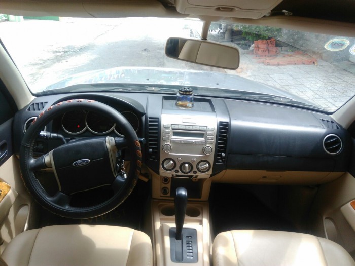 Bán Ford Everest 2011 chạy dầu số tự động màu xám bạc