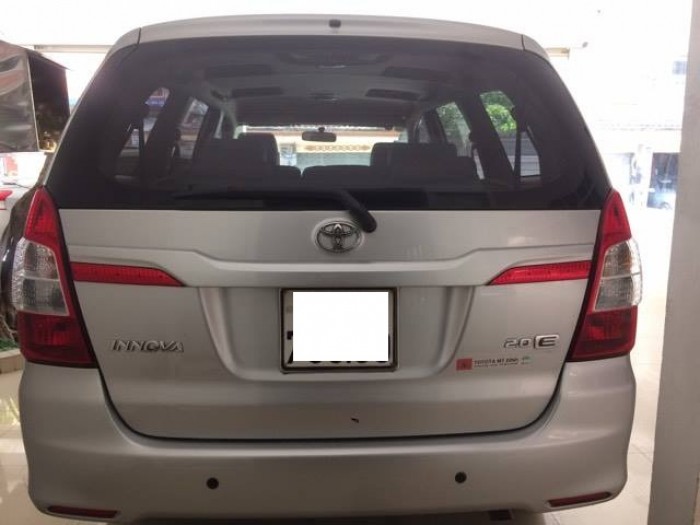 Bán xe ô tô  Innova 2.0E, màu bạc, sản xuất 2015