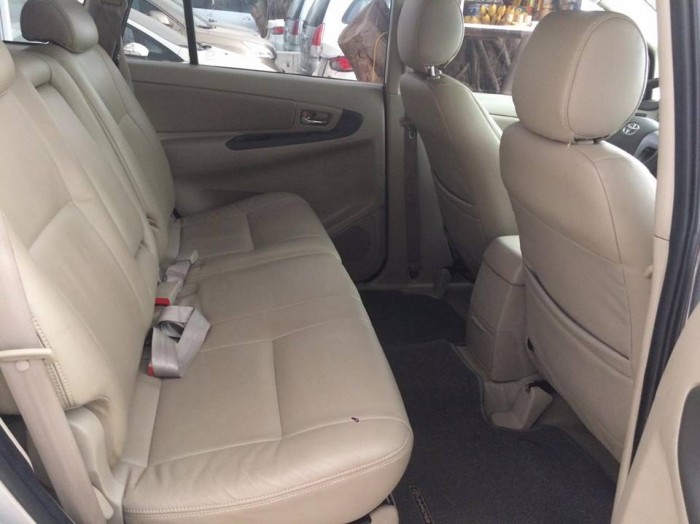 Bán xe ô tô  Innova 2.0E, màu bạc, sản xuất 2015