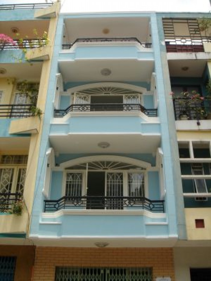 Bán nhà 2 mặt tiền đường Trần Bình Trọng, Phường 2, Quận 5. DT4.5x19m 3 lầu.