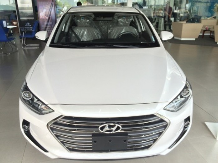 Elantra 2017 1.6MT khuyến mãi ưu đãi lên đến 70 triệu