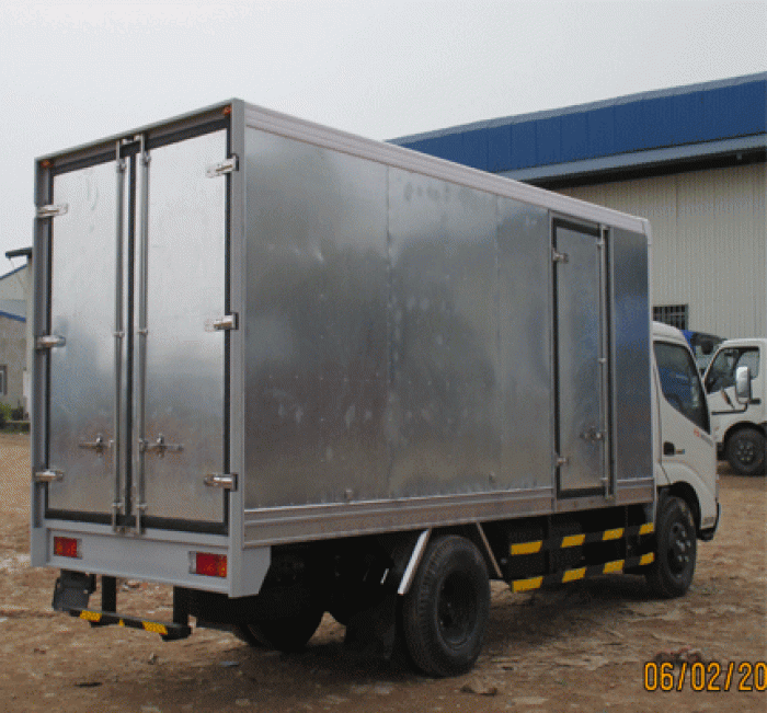 Chuyên bán Xe XZU650L  thùng kín đông lạnh giá rẻ