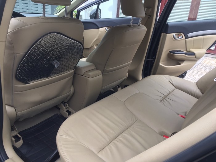 Cần bán xe Honda Civic 2015 số tự động màu đen vip