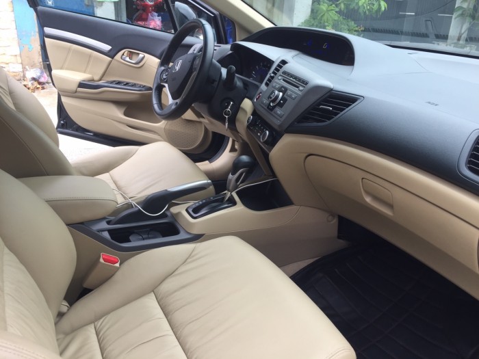 Cần bán xe Honda Civic 2015 số tự động màu đen vip
