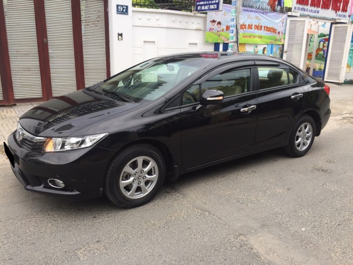 Cần bán xe Honda Civic 2015 số tự động màu đen vip