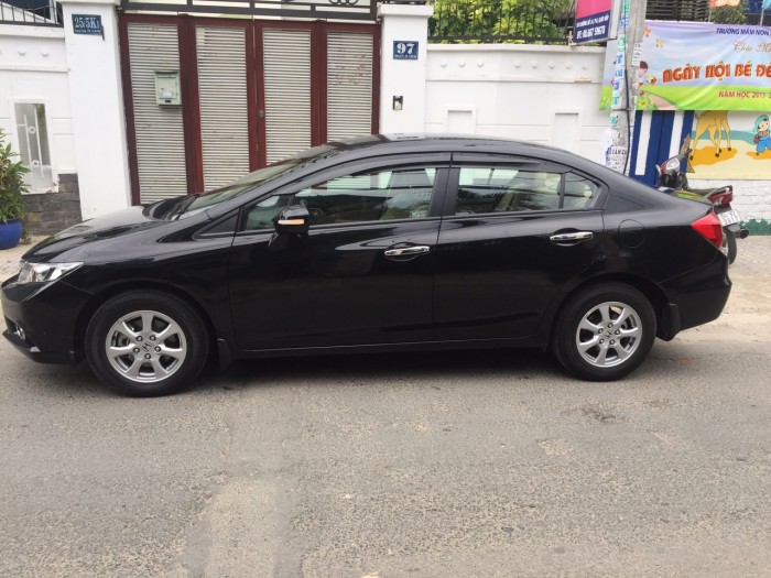 Cần bán xe Honda Civic 2015 số tự động màu đen vip