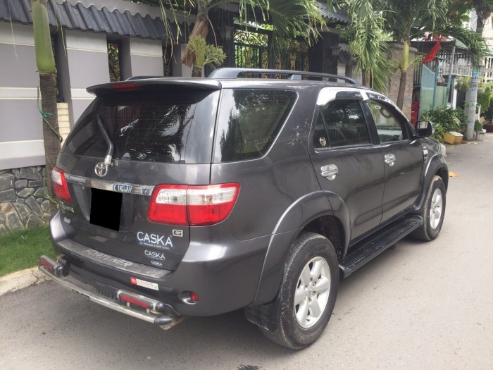 Nhà mình cần bán xe Toyota Fortuner G 2010 số sàn