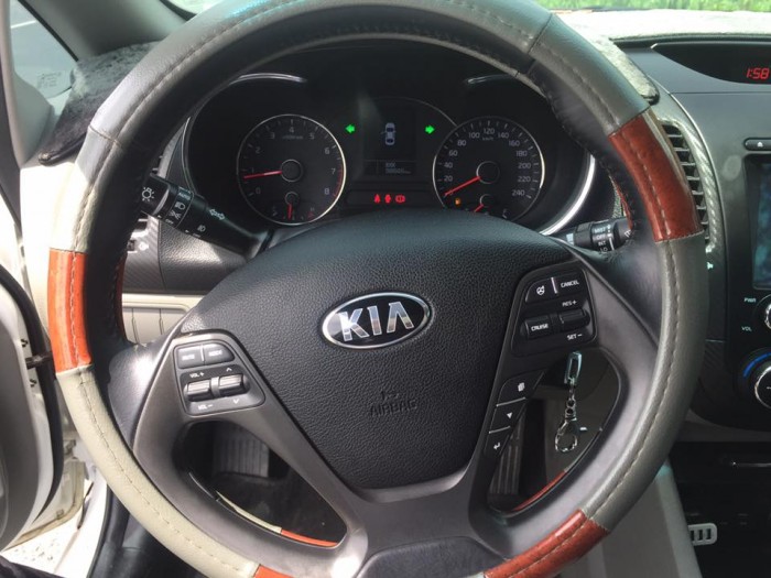 Kia K3 1.6 2016 số sàn màu trắng xinh xắn lăn bánh