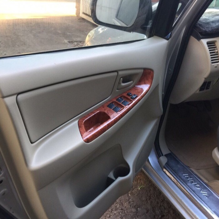 Cần bán con Innova 2008 số sàn màu bạc odo 90.000km xe đẹp chất
