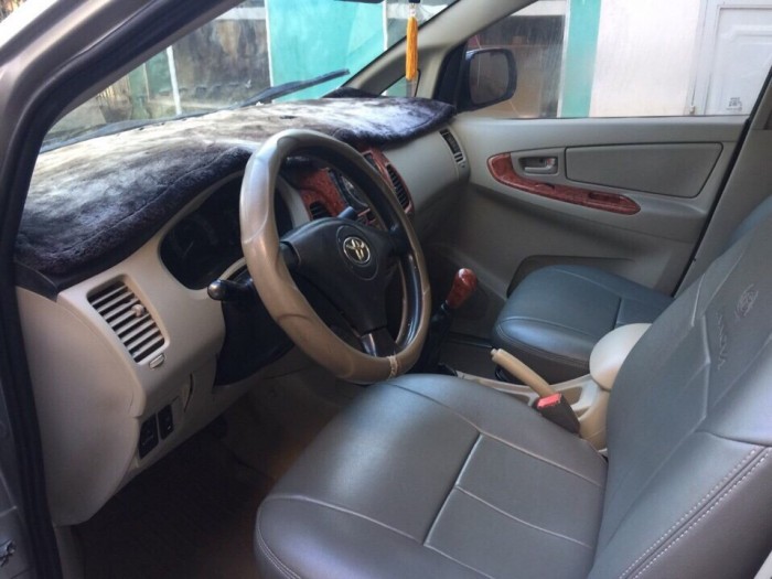 Cần bán con Innova 2008 số sàn màu bạc odo 90.000km xe đẹp chất