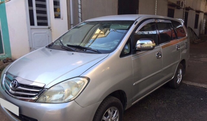 Cần bán con Innova 2008 số sàn màu bạc odo 90.000km xe đẹp chất
