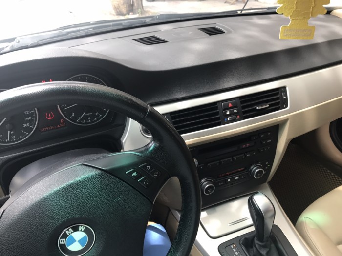 Cần bán xe Bmw 320i 2010 màu đen vip odo 70.000km
