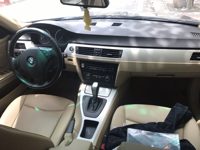 Cần bán xe Bmw 320i 2010 màu đen vip odo 70.000km