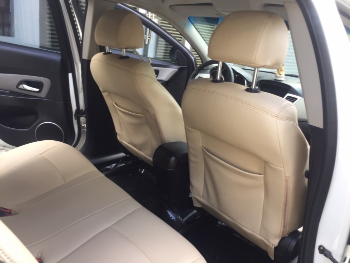 Em cần bán xe Chevrolet Cruze LT 2013 số sàn màu trắng
