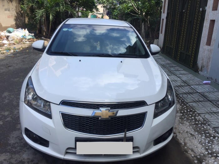 Em cần bán xe Chevrolet Cruze LT 2013 số sàn màu trắng