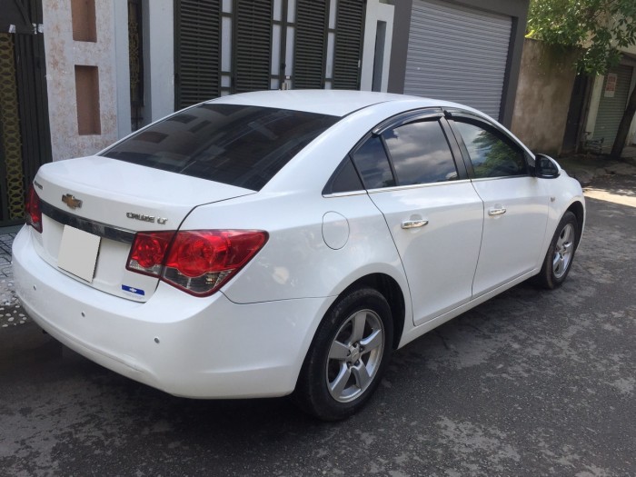 Em cần bán xe Chevrolet Cruze LT 2013 số sàn màu trắng