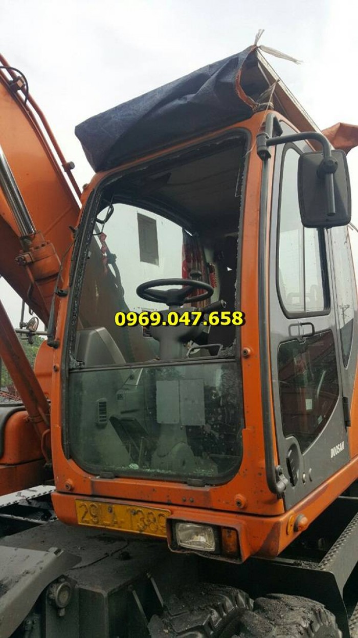 Kính chắn gió trước máy xúc Doosan DX140