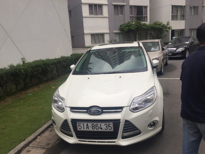 Bán Ford Focus 2.0L màu trắng sx 2014 xe đẹp