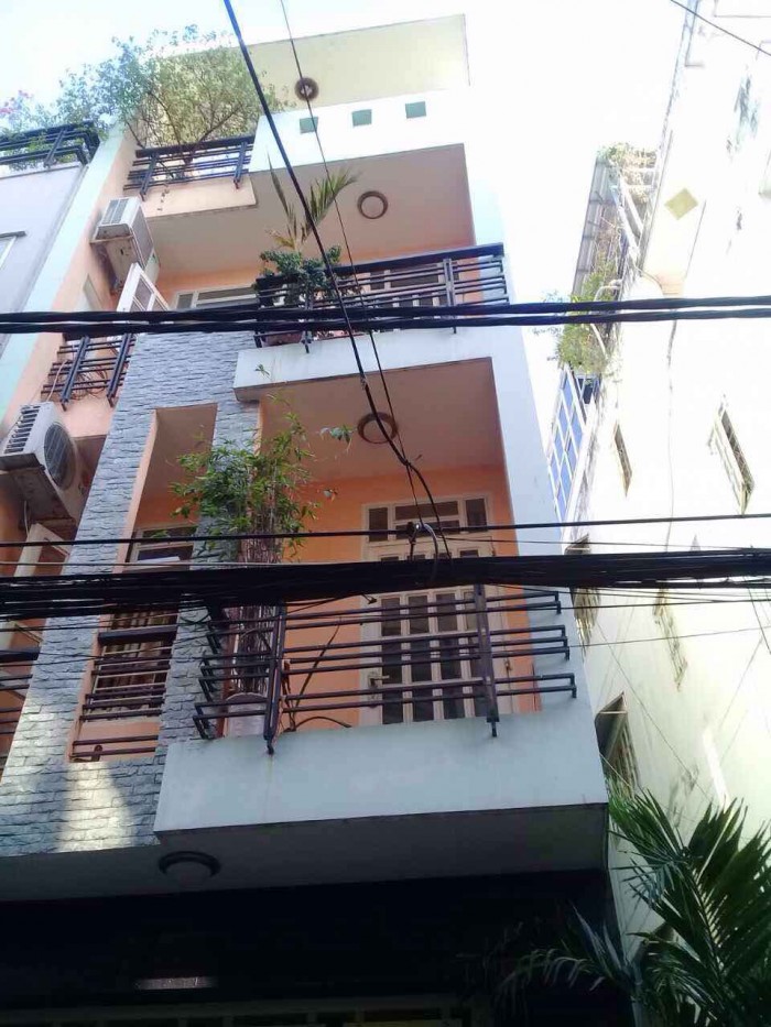 Bán nhà mặt tiền đường Lê Hồng Phong, P.1, Q.10, DT 4x10m, trệt, lửng, 3 lầu + sân thượng, đúc thật.