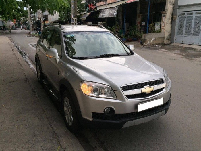 Cần bán con Captiva LTZ 2008 số tự động màu bạc 7 chổ ngồi