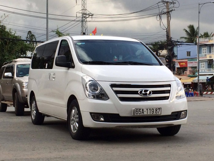 Xe Hyundai Starex 9 chỗ..đời 2016..máy dầu..số sàn