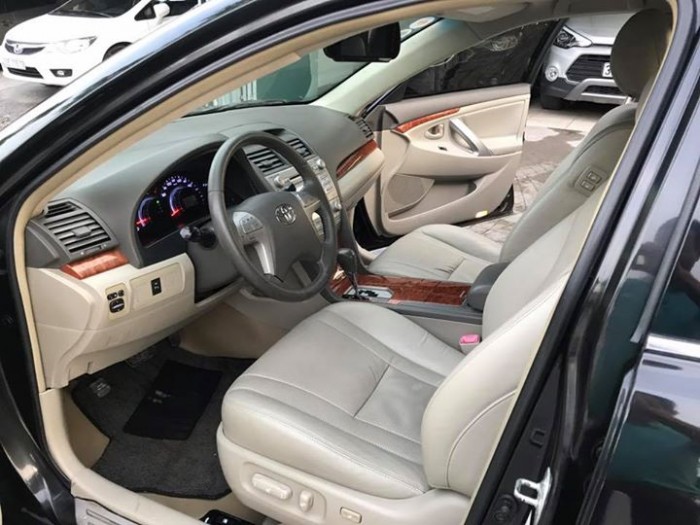 Bán Toyota Camry 2.4G 2010/ màu đen/ xe đi 8 vạn/options