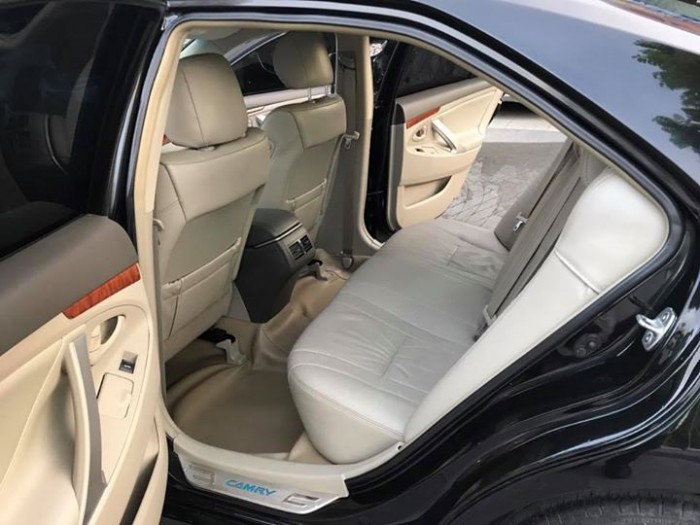 Bán Toyota Camry 2.4G 2010/ màu đen/ xe đi 8 vạn/options