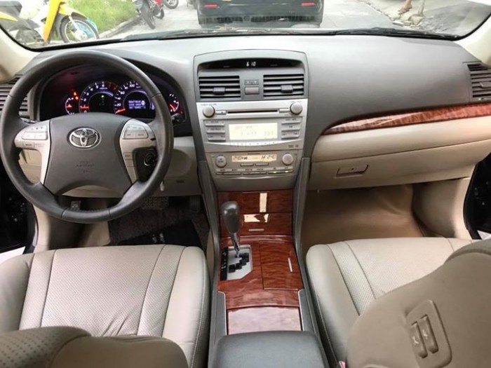 Bán Toyota Camry 2.4G 2010/ màu đen/ xe đi 8 vạn/options
