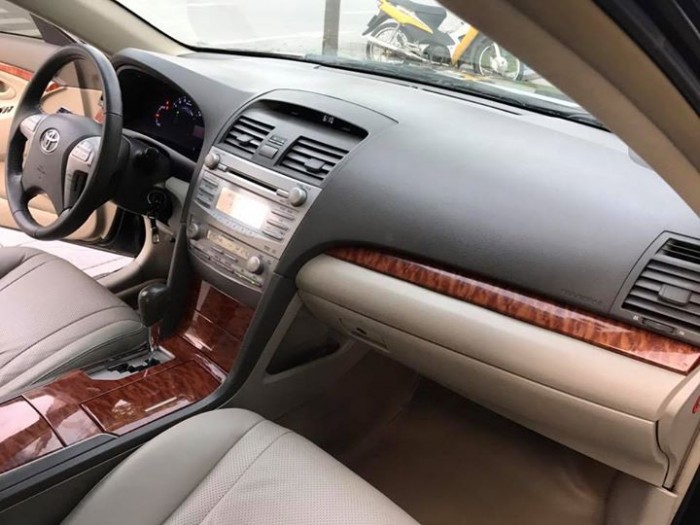 Bán Toyota Camry 2.4G 2010/ màu đen/ xe đi 8 vạn/options