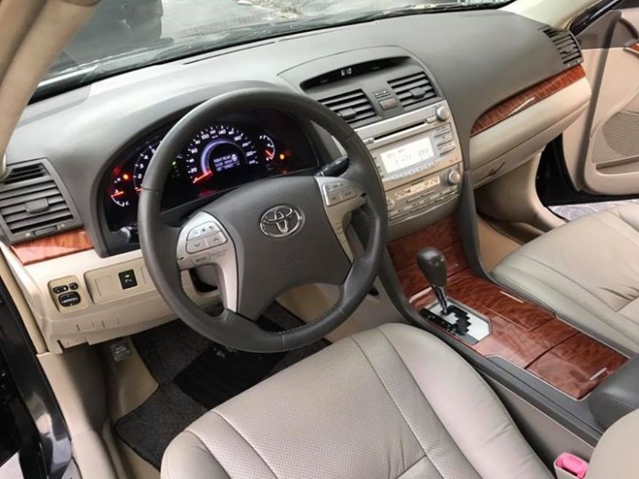Bán Toyota Camry 2.4G 2010/ màu đen/ xe đi 8 vạn/options